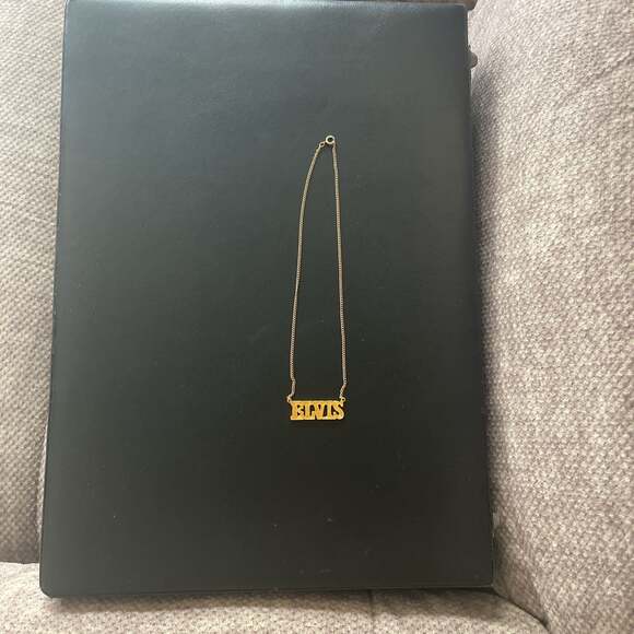 Vintage 1977 Gold Tone Elvis Presley Name Plate Necklace with Spinner Pendant - Picture 1 of 2